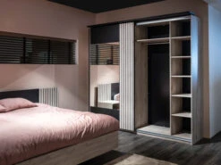 Schuifdeurkast LIMA - Lichtgrijs Eiken Grijs 23 Schuifdeurkast LIMA - Lichtgrijs Eiken Grijs -Lifetime || ESSENZA || Zuiver Winkel meubar lima slaapkamer 70842