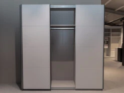 Schuifdeurkast KULMBACH - Grijs Grijs 8 Schuifdeurkast KULMBACH - Grijs Grijs -Lifetime || ESSENZA || Zuiver Winkel rauch kulmbach 69228