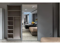 Staud Kleerkast SINFONIE PLUS Met Spiegel - Lichtgrijs Lichtgrijs 25 Staud Kleerkast SINFONIE PLUS Met Spiegel - Lichtgrijs Lichtgrijs -Lifetime || ESSENZA || Zuiver Winkel staud sinfonie plus 49376