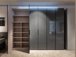 Staud Kleerkast SWING Incl. Accessoires - Zwart Zwart -Lifetime || ESSENZA || Zuiver Winkel staud swing 51718